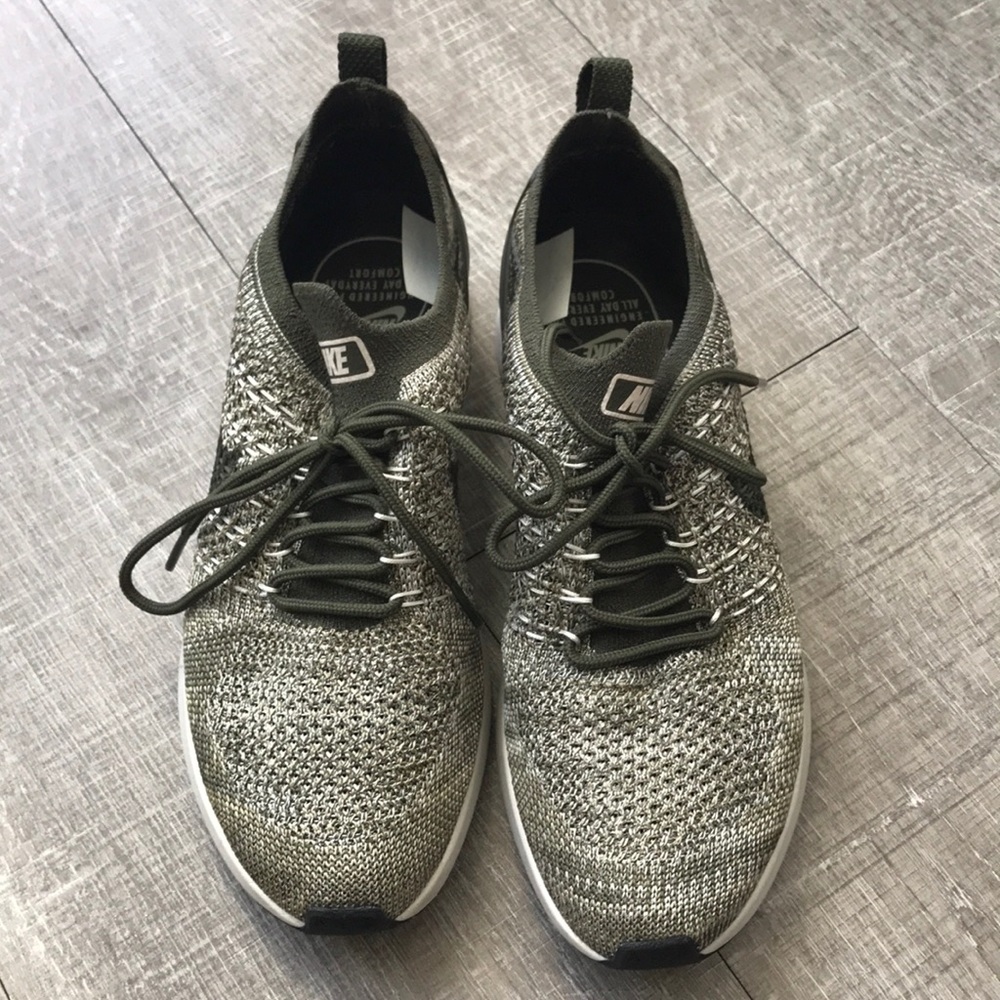 Nike green knit sneaker. Size 8
